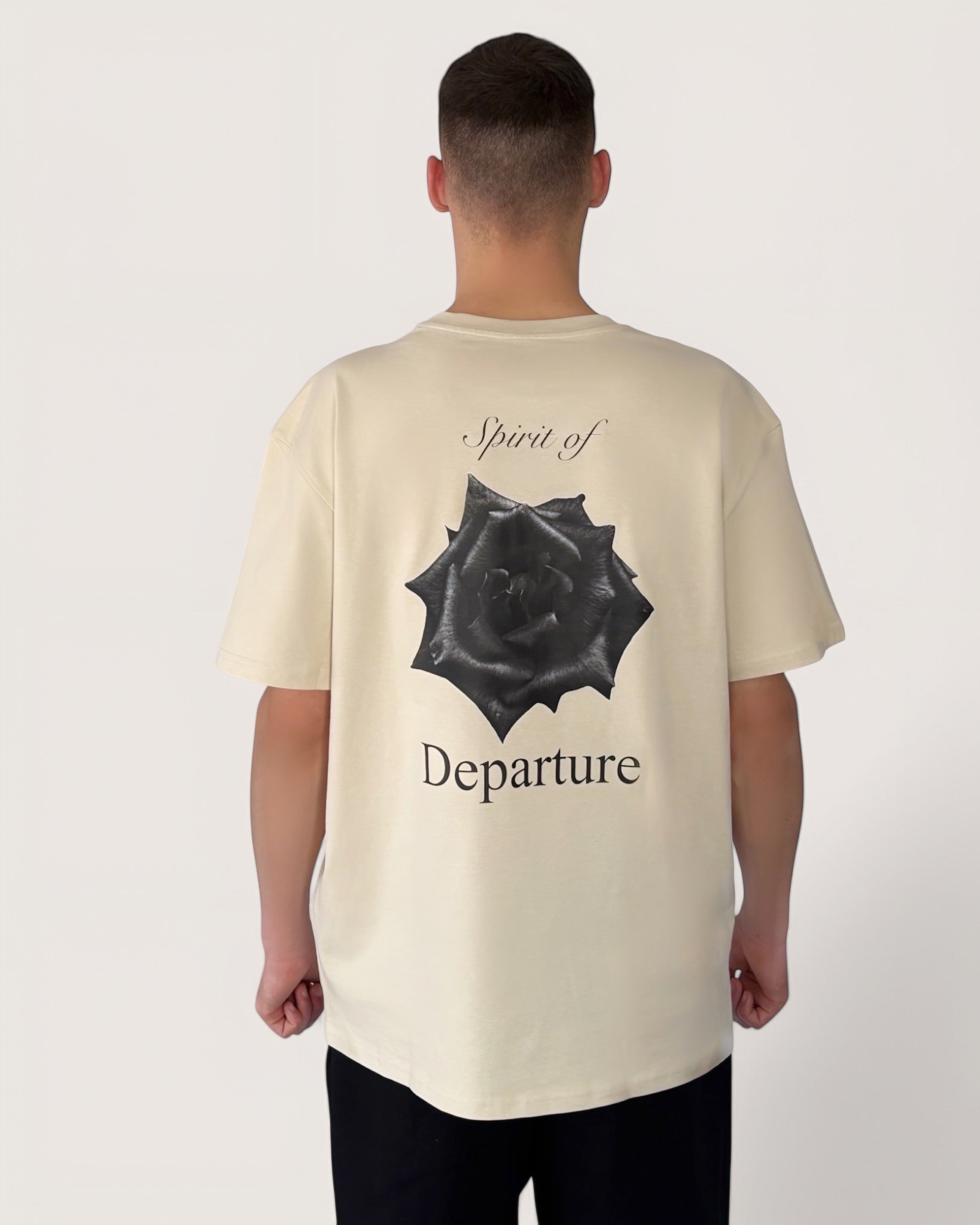 Beiges Oversize Tee mit schwarzem Rosen-Backprint und weißem Logostick vorne, schwerer Stoff, High Class Streetwear for Men, einzigartige Streetwear, T-Shirt von SOD in der Cream White, high quality