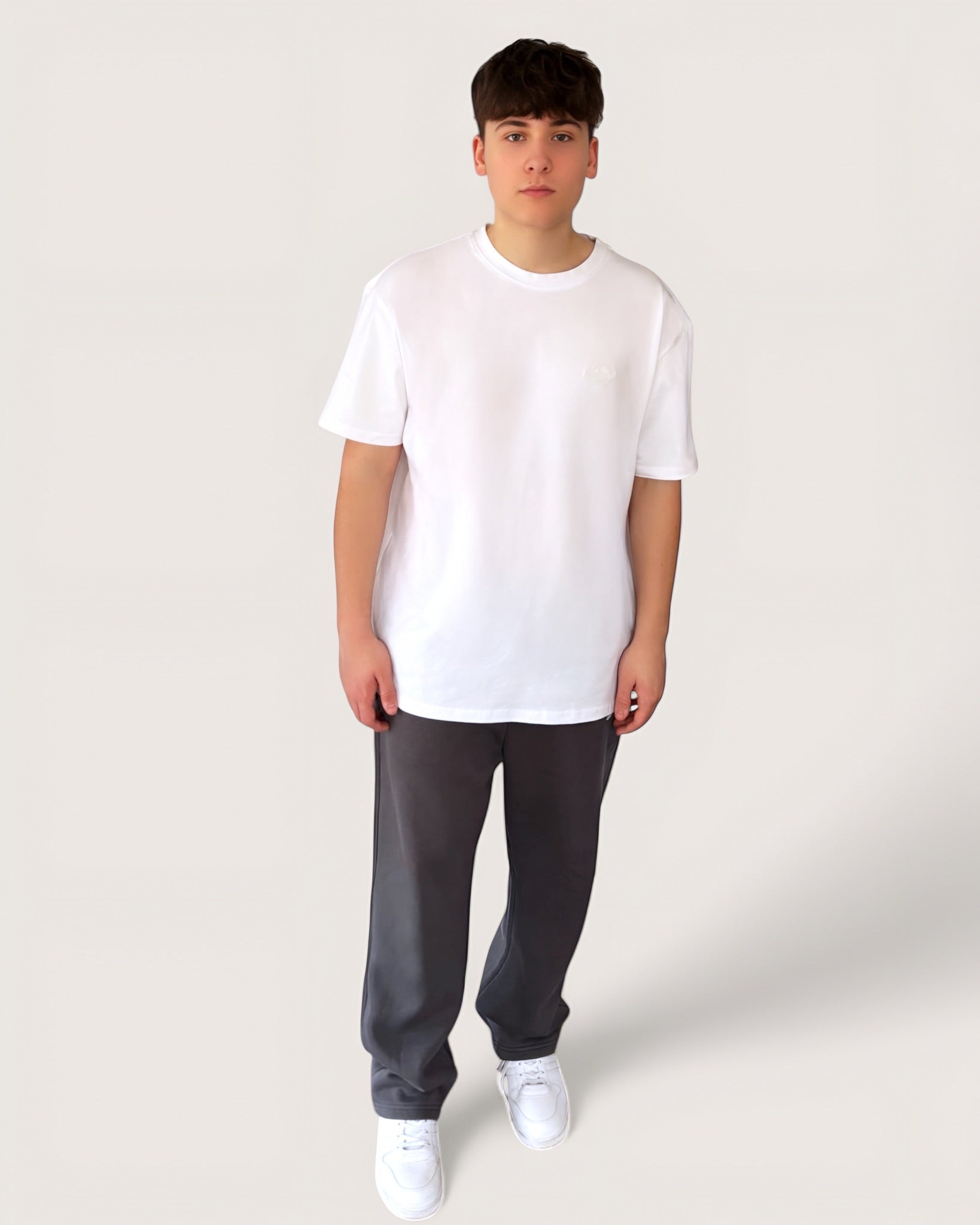 Weißes Oversize Tee mit schwarzem Rosen-Backprint und weißem Logostick vorne, schwerer Stoff, High Class Streetwear for Men, einzigartige Streetwear, T-Shirt von SOD in der Farbe White, high quality