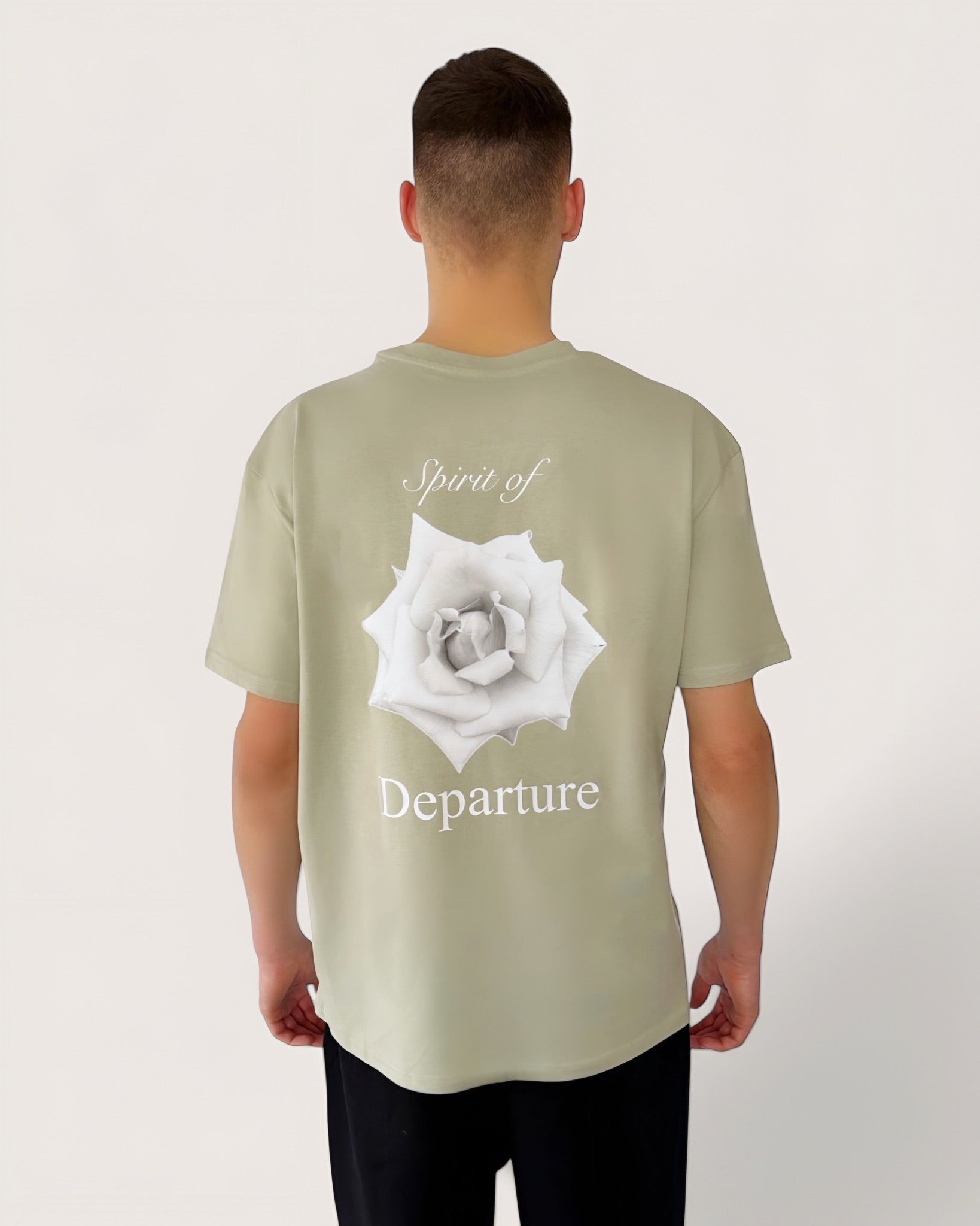 Hellgrünes Oversize Tee mit weißem Rosen-Backprint und weißem Logostick vorne, schwerer Stoff, High Class Streetwear for Men, einzigartige Streetwear, T-Shirt von der Black & White Roses Collection in der Farbe Mint, high quality