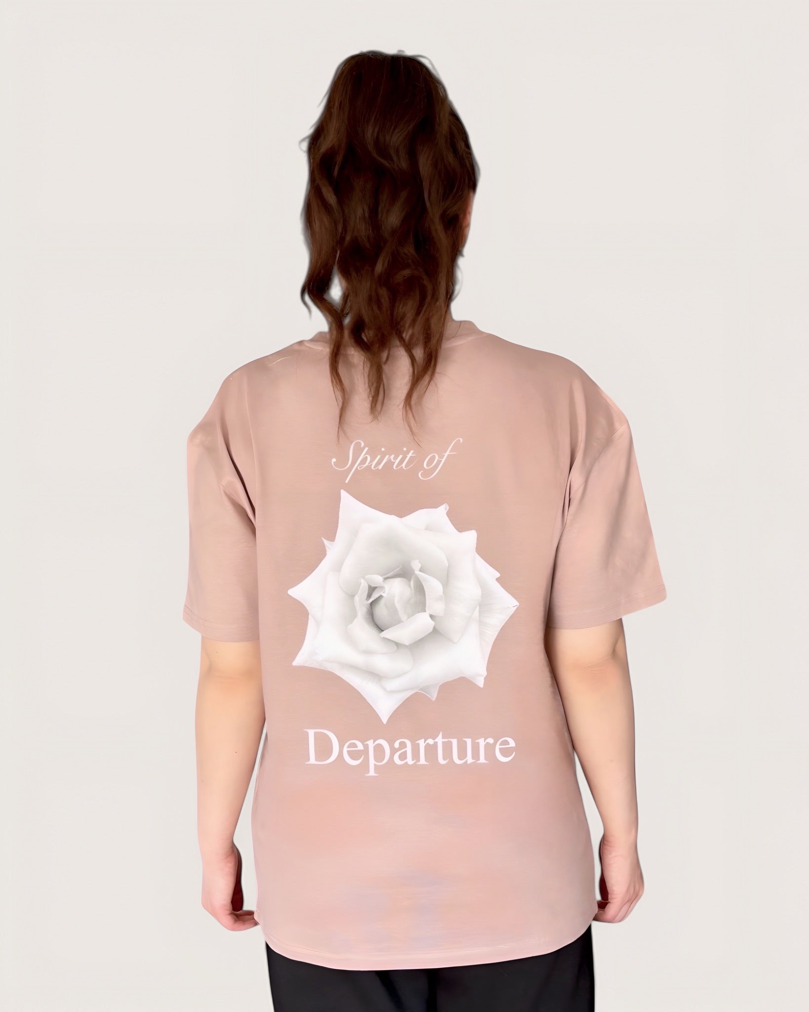 heavy-tee-in-pink-dawn-mit-weißer-rose-von-spirit-of-departure-rose-collection-neue-kollektion-streetwear-for-women-rosa-t-shirt-mit-weißer-rose-streetwear-for-girls-t-shirt-damen-oversize-tee-girls-white-rose