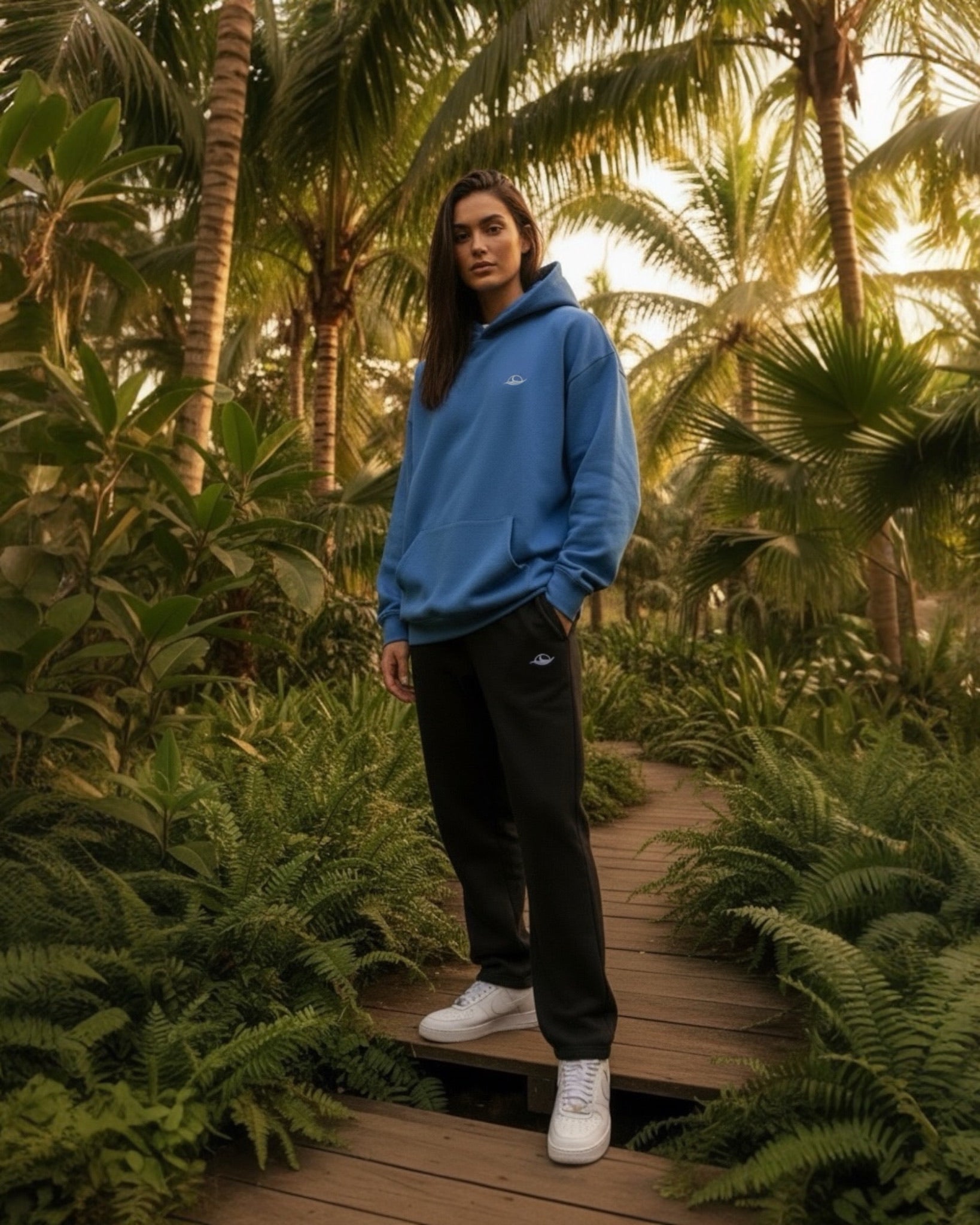 Streetwear für Damen, Frauen, Mädchen; Hoodies und T-Shirts von Spirit of Departure