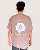 Rosa Oversize Tee mit weißem Rosen-Backprint und weißem Logostick vorne, schwerer Stoff, High Class Streetwear for Men, einzigartige Streetwear, T-Shirt von der Black & White Roses Collection in der Farbe Pink Dawn, high quality