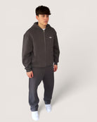 Dunkelgrauer Zip Hoodie mit weißer Rose als großen Backprint und weißem Logostick vorne, Zip Hoodie von Spirit of Departure, Streetwear für Herren von Spirit of Departure, Zip Hoodie in Graphite von der Black & White Roses Collection, dicker Stoff, high quality