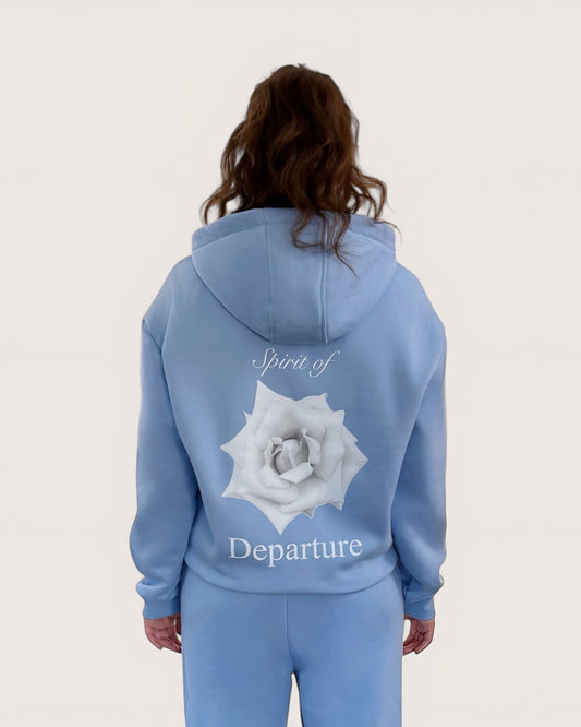 Hellblauer Zip Hoodie mit weißer Rose als großen Backprint und weißem Logostick vorne, Kuscheliger Zipper, Cozy Zipper,  Zip Hoodie von Spirit of Departure, Streetwear für Damen von Spirit of Departure, Zip Hoodie in Soft Blue von der Black & White Roses Collection, dicker Stoff, high quality, Streetwear for Women von SOD